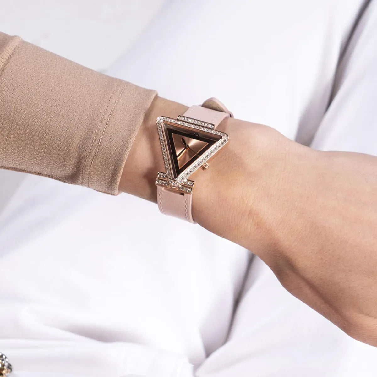 ساعة جيس للنساء GW0504L4