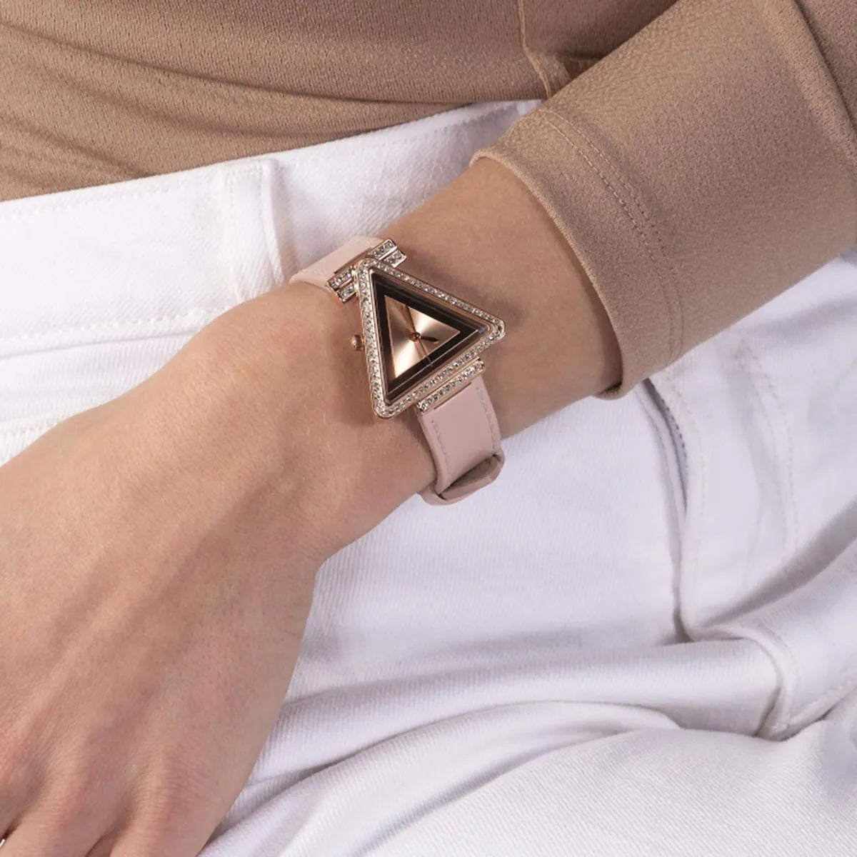 ساعة جيس للنساء GW0504L4